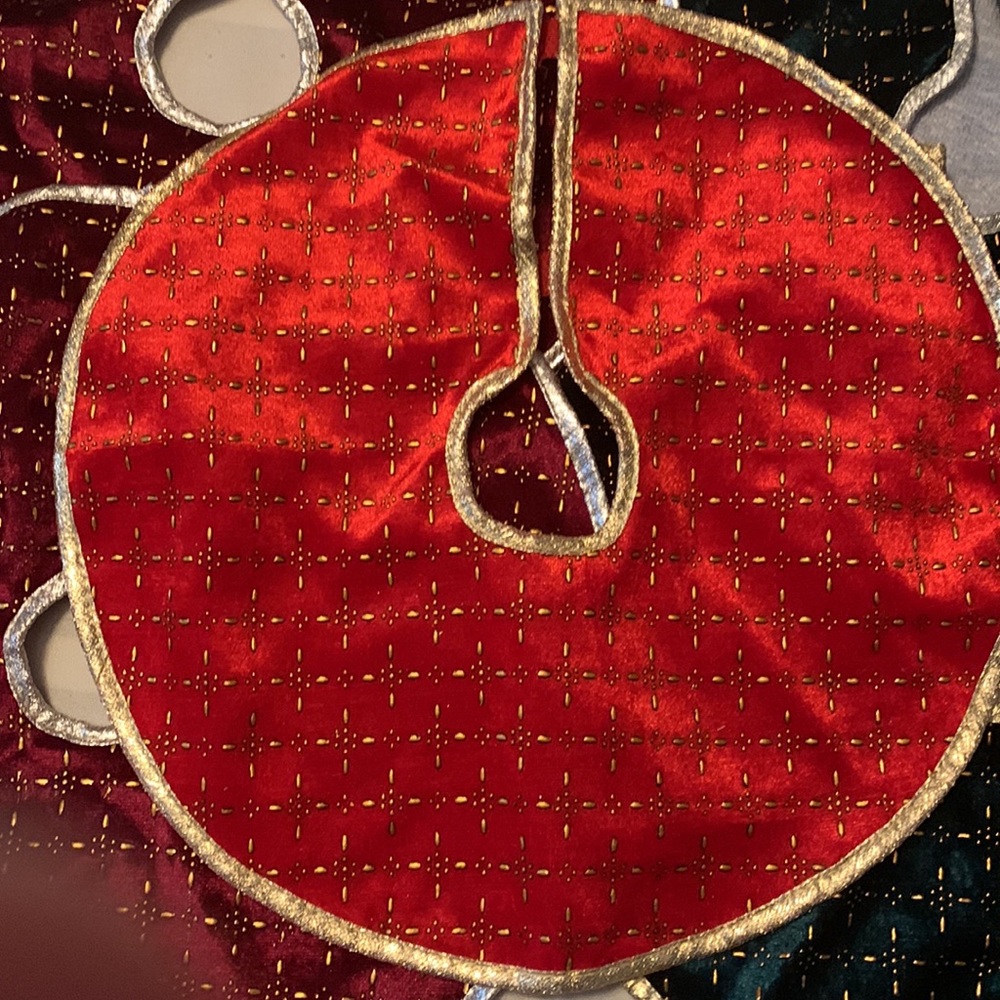 5 Mimi tree skirts - Picture 2 of 4